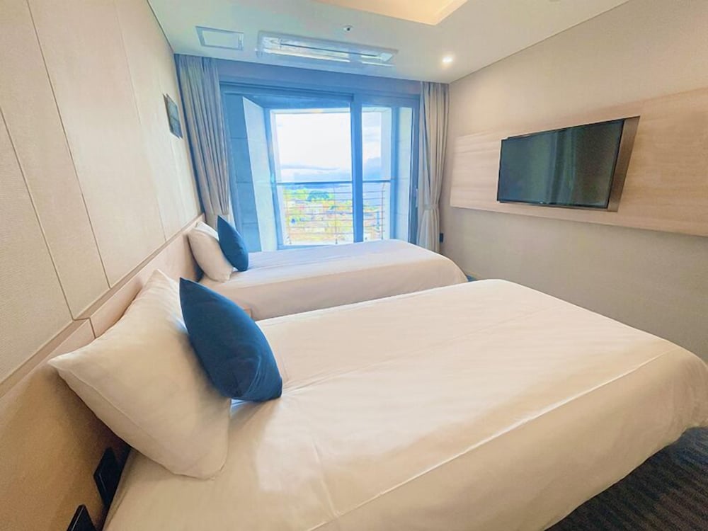 Фото Hotel Bridge Seogwipo