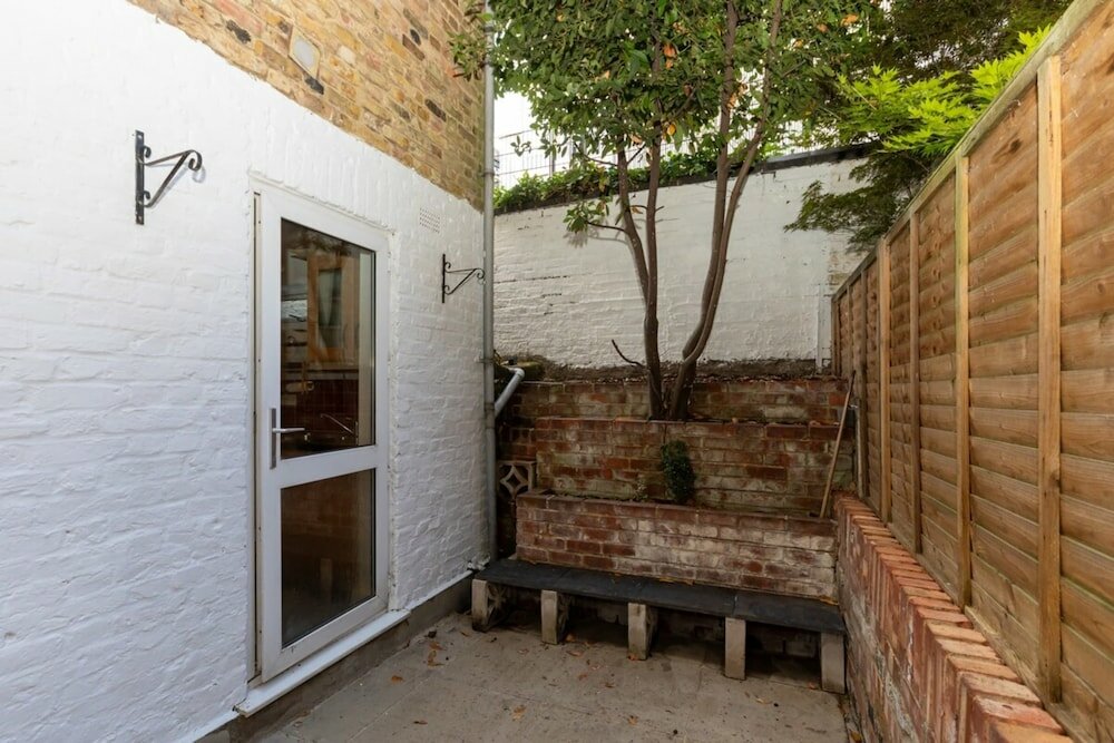 Фото Spacious 1bd Flat w Garden - Hammersmith!