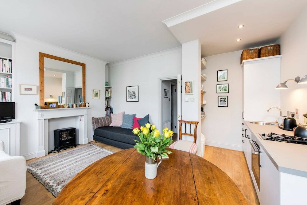 Фото Cosy and Bright 1 Bed Apartment in Pimlico