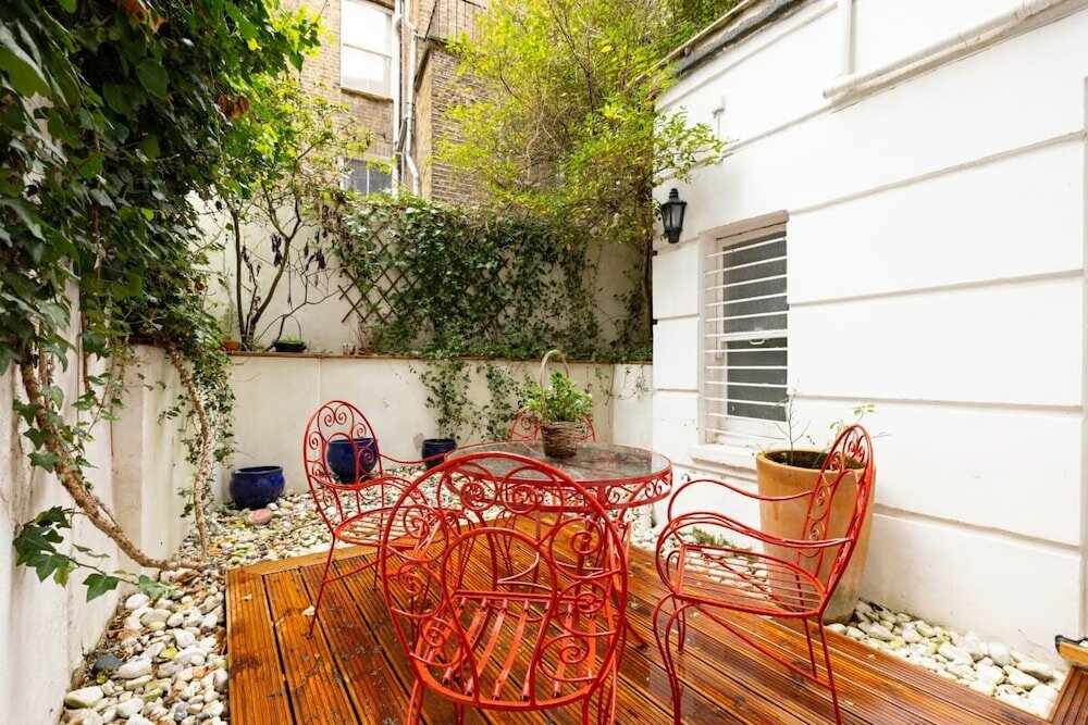 Фото The London Hideout - Glamorous 2bdr Flat With Garden