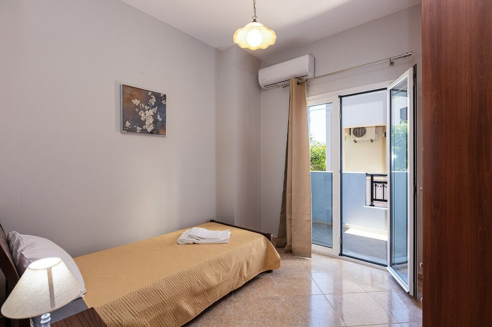 Фото Helena's Aparthotel