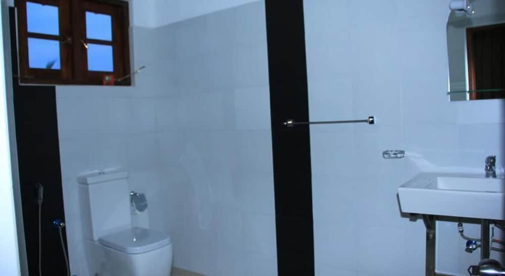 Фото The Coconut Garden Hotel & Restaurant