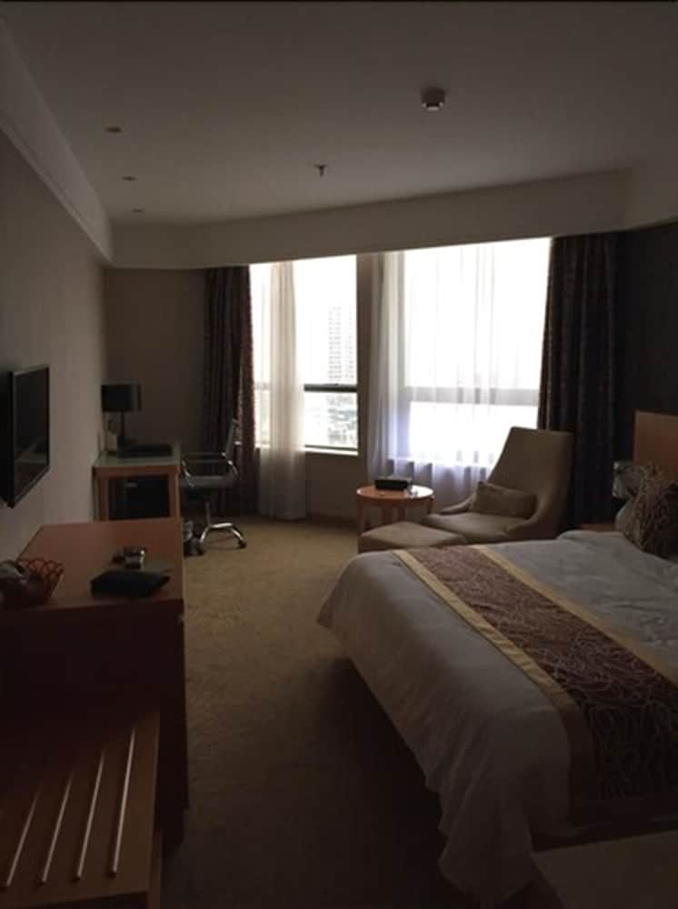 Фото New Beacon Xu Dong International Hotel