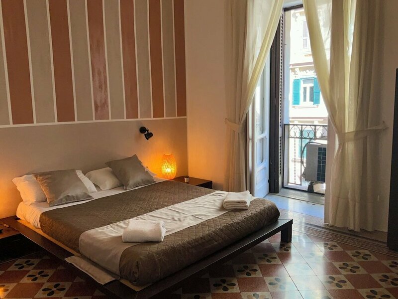 Гостиница Mammina Home Napoli - Santa Lucia в Неаполе