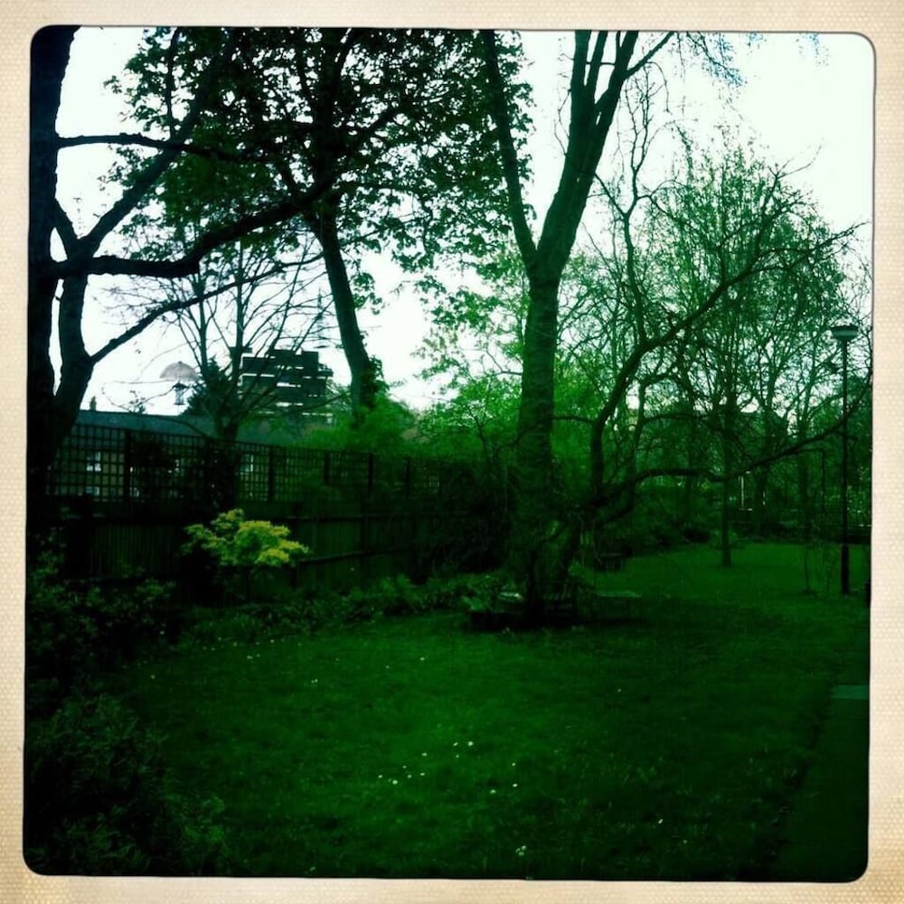 Фото Boutique Bijoux Garden Flat in Vibrant Oval