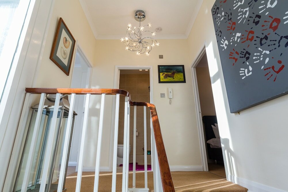 Фото The Oxford Street Retreat - Modern 3bdr in 2 Apartments