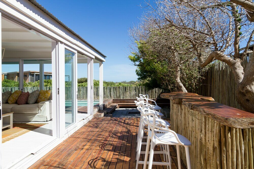 Фото Fin Whale Beach House