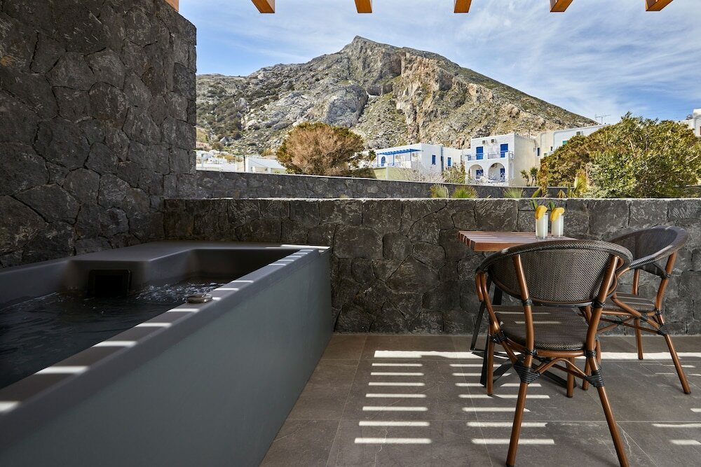 Фото Mountain and Sea Suites