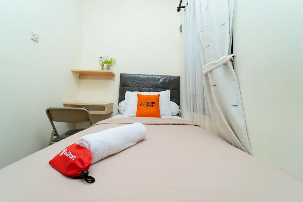 Фото KoolKost Female Syariah near Rs. Bhayangkara Pondok Pinang