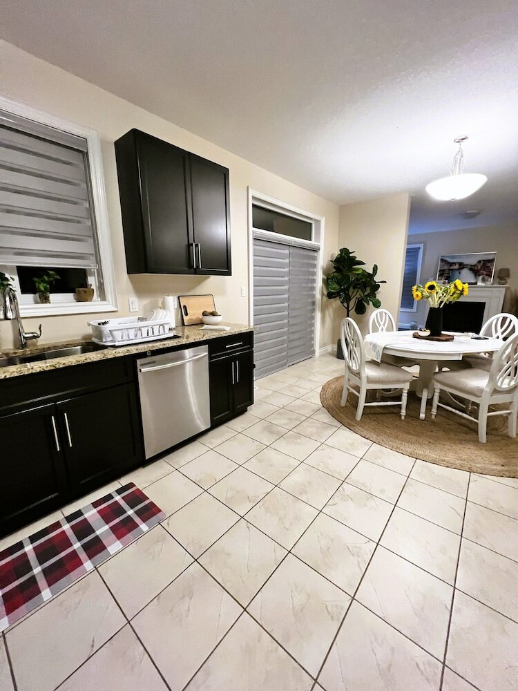 Фото Spacious Private Comfortable Home