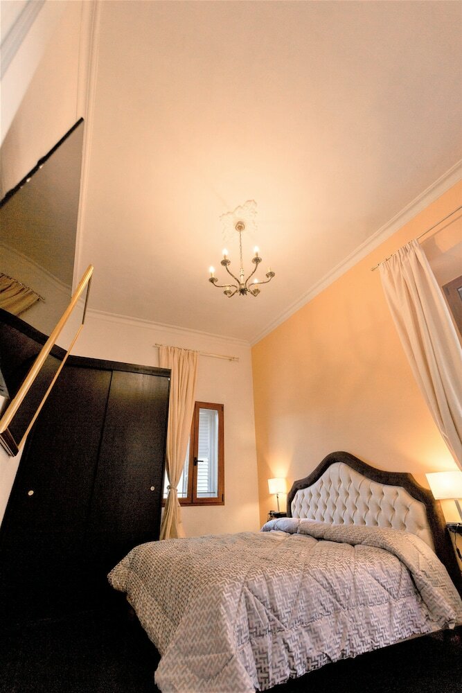 Фото Borgo Pinti Suites Le Stanze dei Nobili