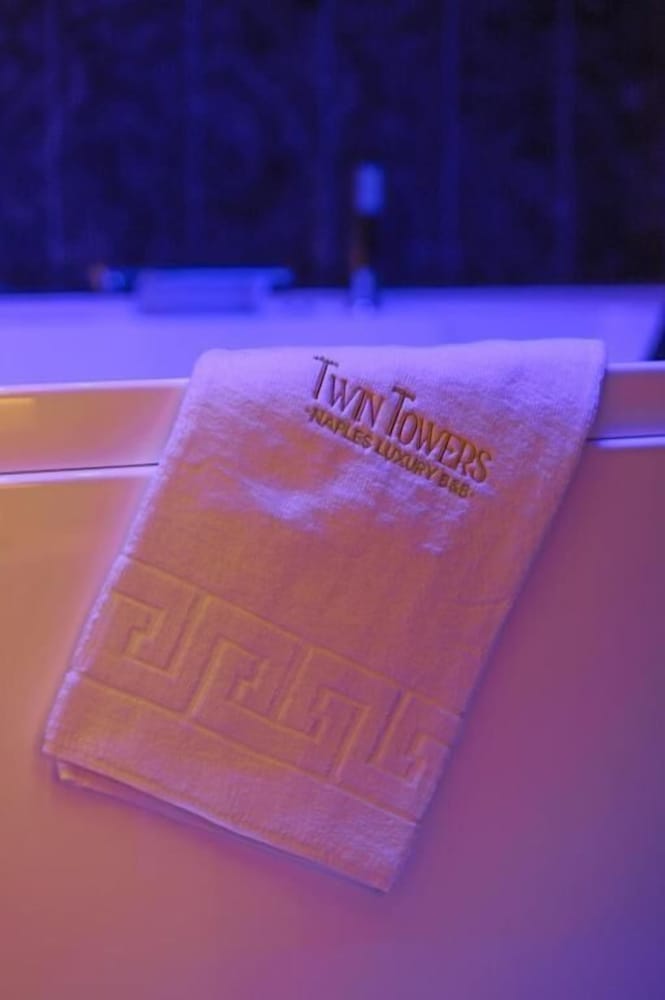 Фото Twin Towers Naples Luxury