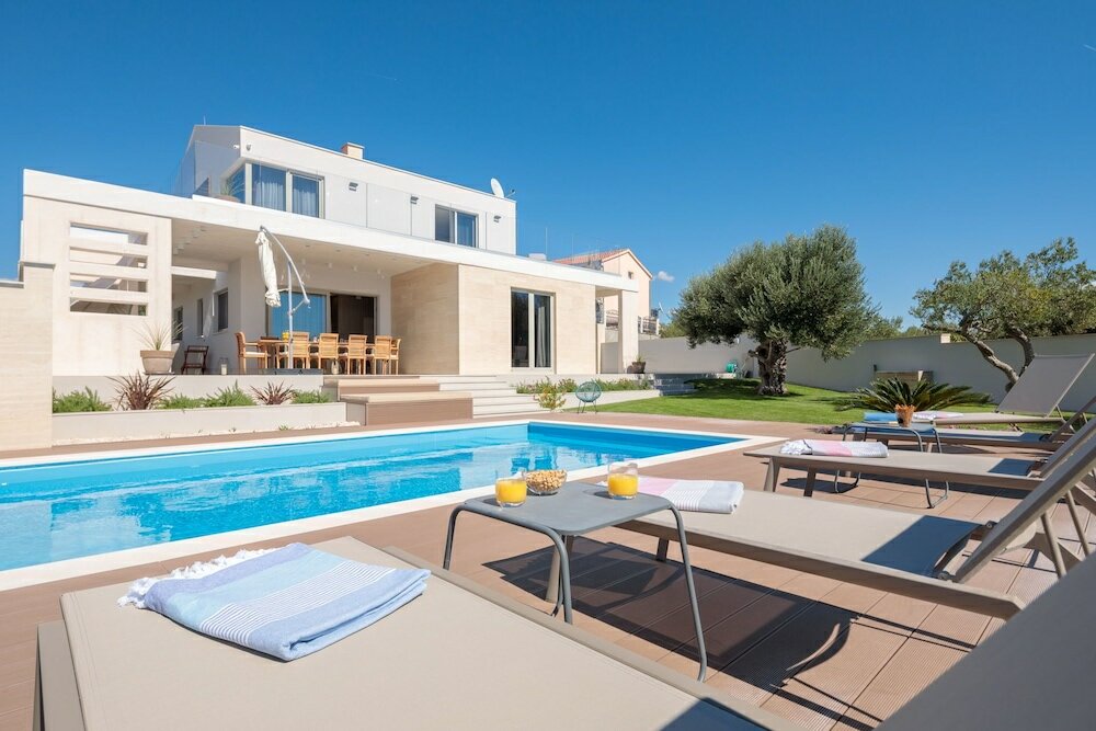 Фото Luxury Villa Cinderella with Swimming Pool