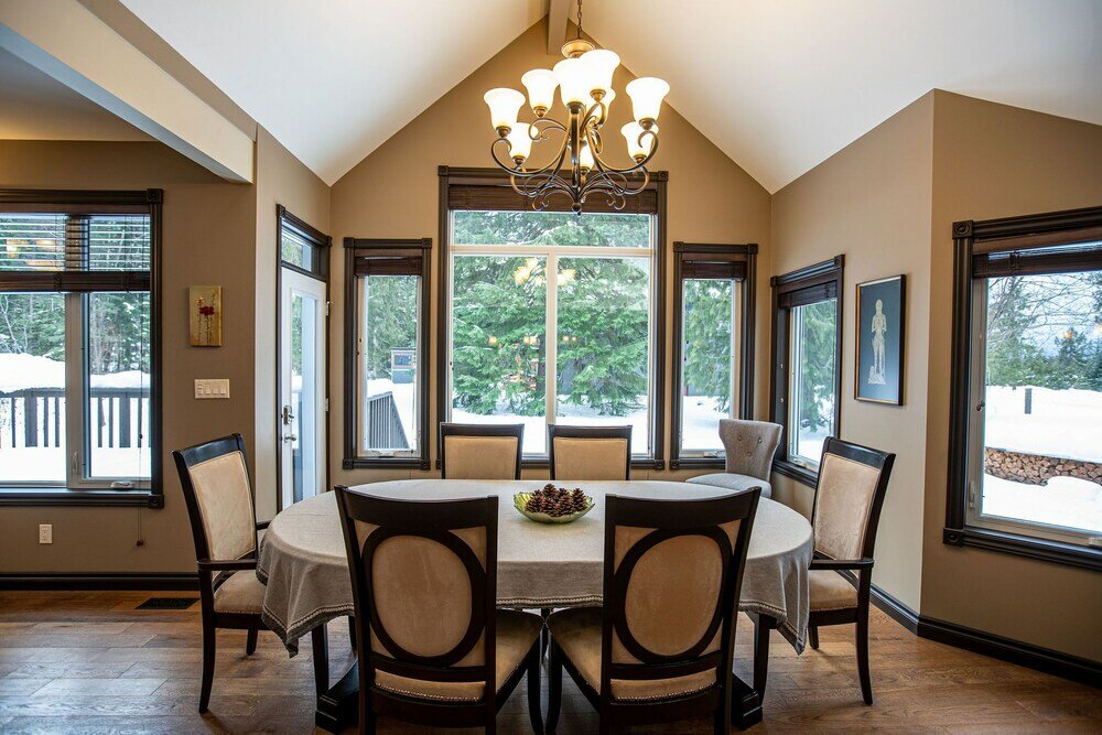 Фото Mountain Gateway by Revelstoke Vacations