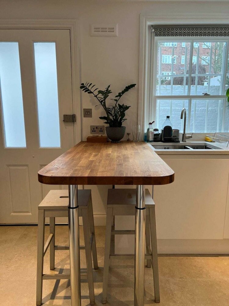 Фото Spacious and Bright 1 Bedroom Flat in Notting Hill