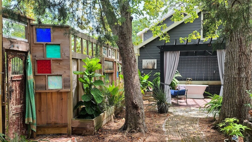 Фото Cedar Oaks Inn The Bath House