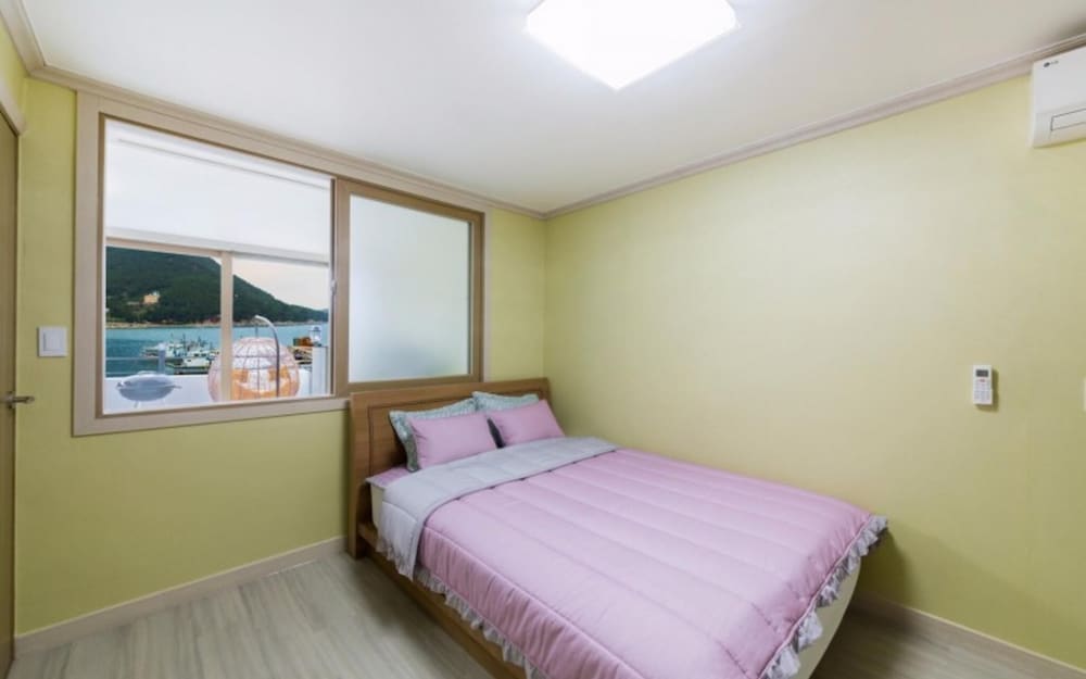 Фото Yeosu Ocean View Pension