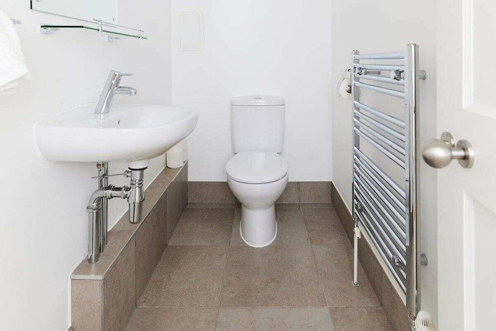 Фото The Woolwich Retreat - Enticing 5bdr House With Parking