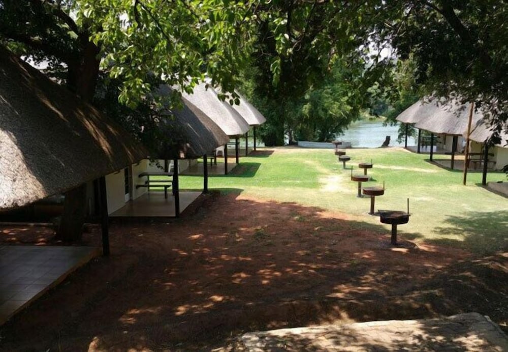 Фото Smilin Thru Resort