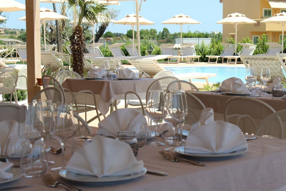 Фото Poseidon Swim & Restaurant Aparthotel