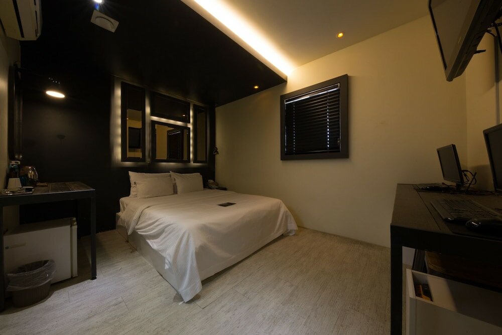 Фото Achasan Station Wall Hotel