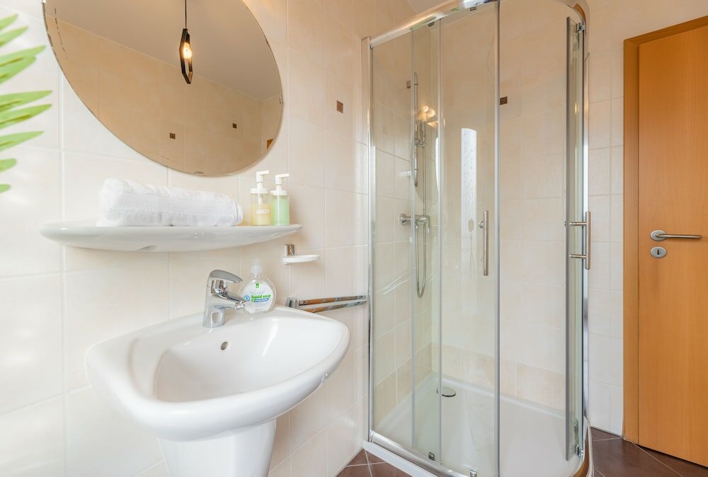 Фото Modern Stylish Apartment w Balcony View