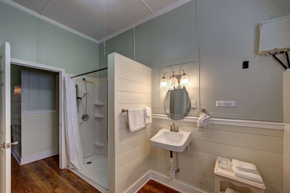 Фото Blackbeard's Lodge