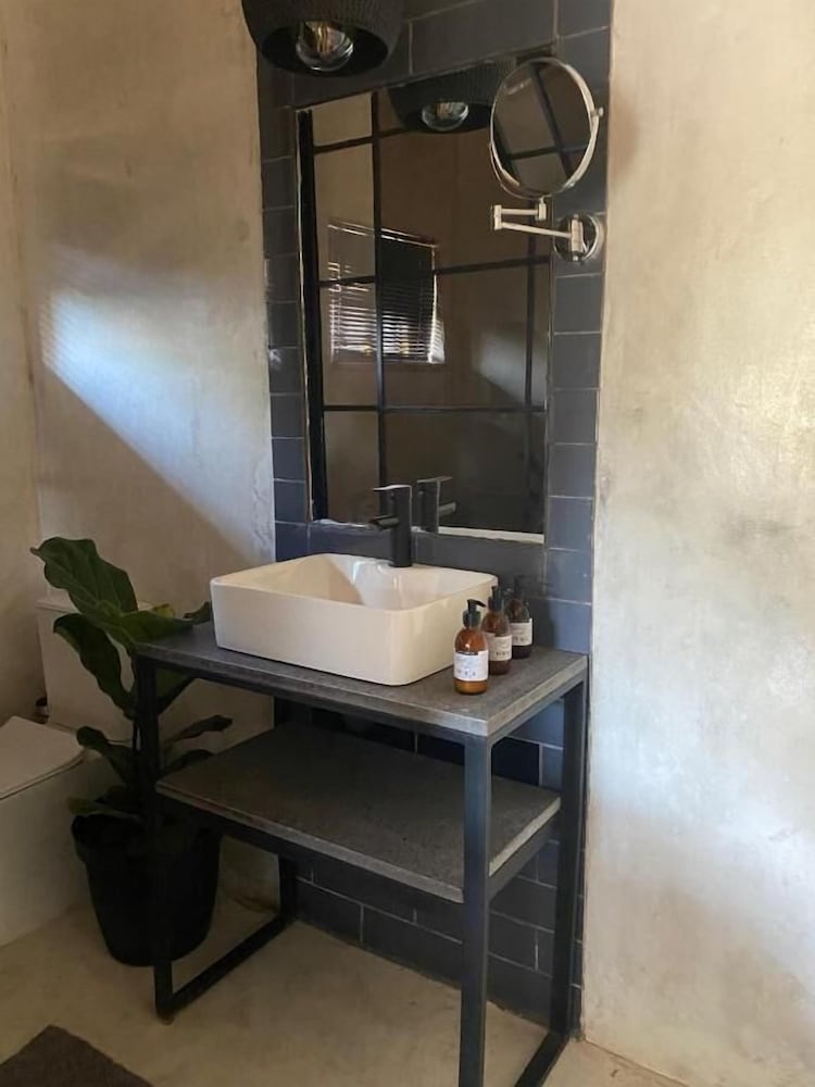 Фото Four20 Bespoke Hotel