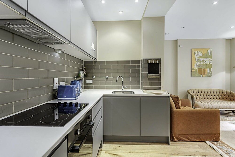 Фото Beautiful Abode in Kensington Olympia