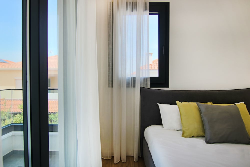 Фото Phaedrus Living: City View Anna Residence 102