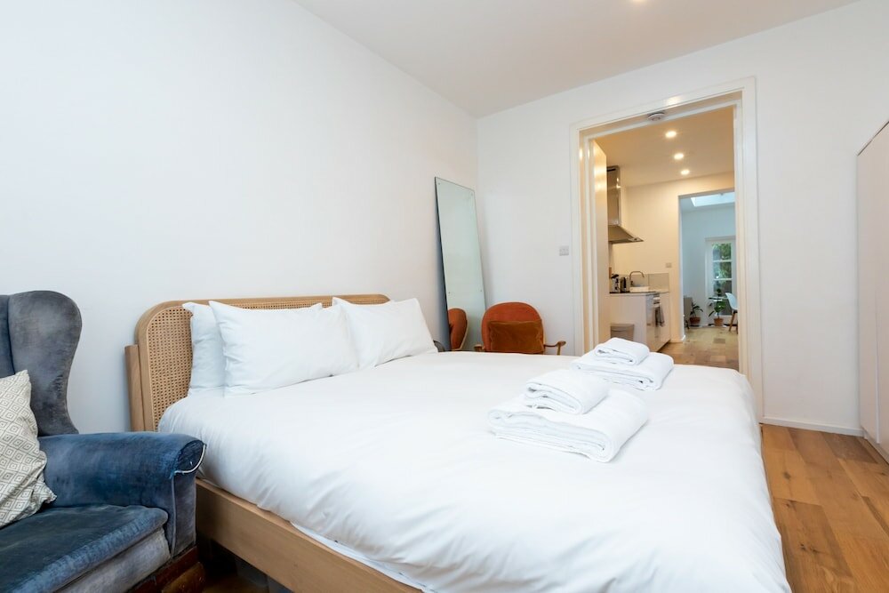 Фото Stylish and Modern 1 Bedroom Flat in Whitechapel
