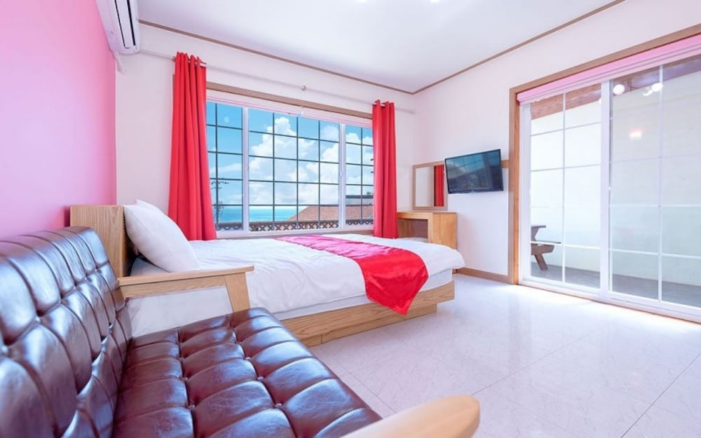 Фото Yeosu Maison Blanche Pension