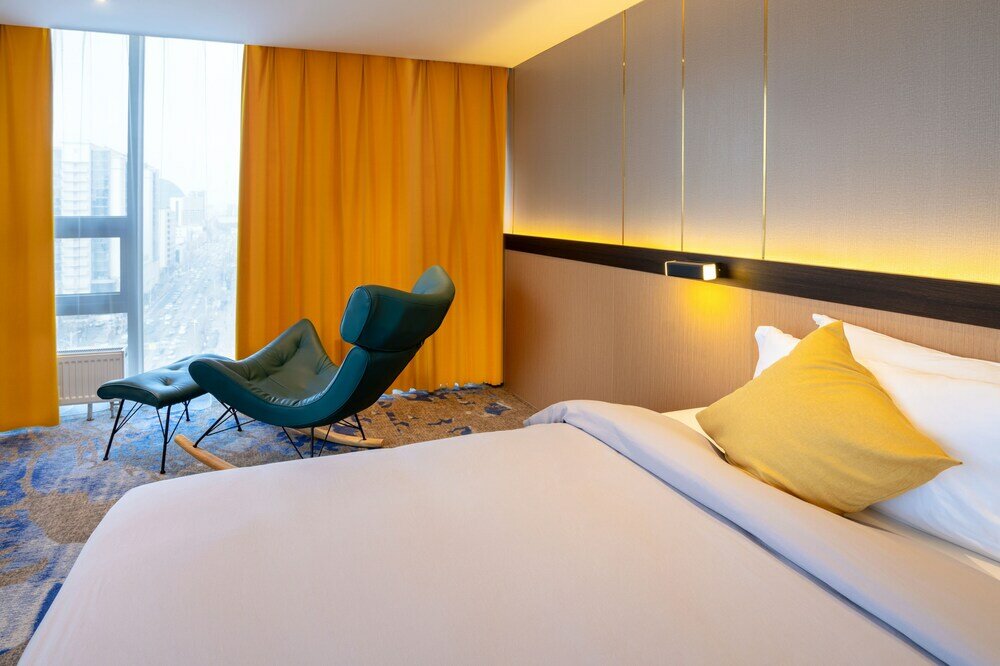 Фото Millennium Plaza Hotel