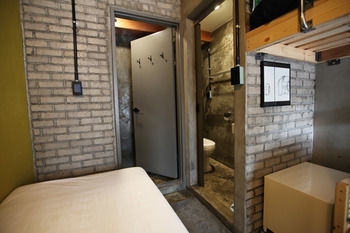 Фото Hongdae Guesthouse Pajamaparty - Hostel