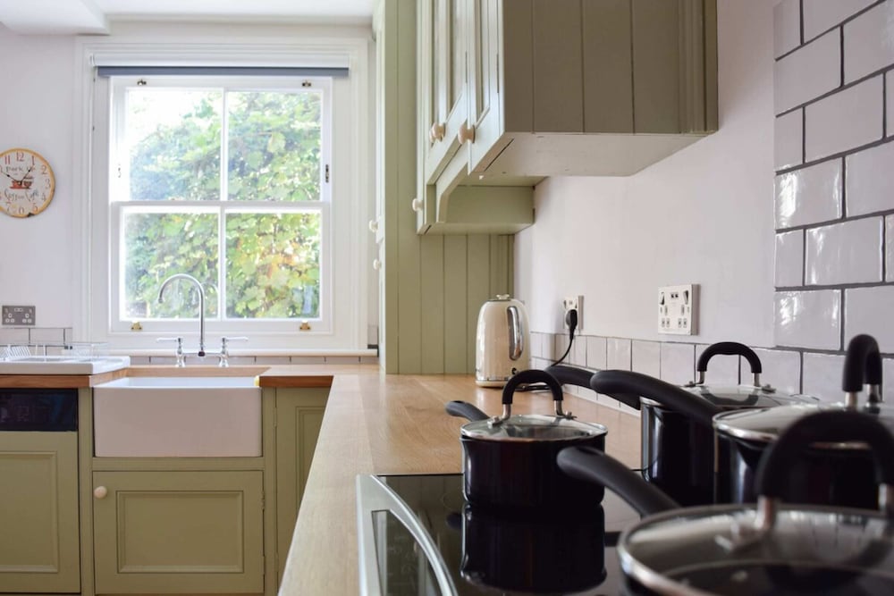 Фото Charming 3-bedroom Garden Flat In Edwardian Terrace