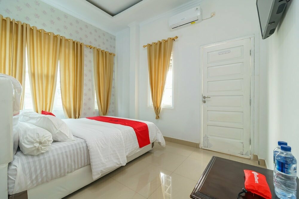 Hotel RedDoorz Syariah near Simpang Sekip Palembang, Palembang, photo
