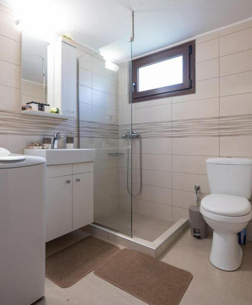 Фото Atalanti Seaside Junior Suites