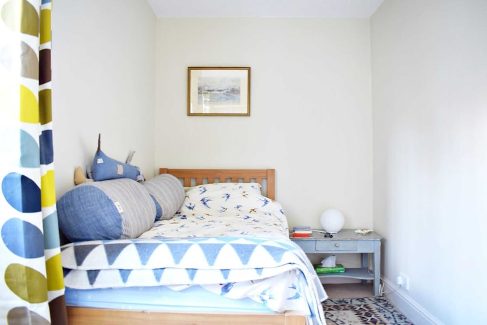 Фото Charming 2 Bedroom Home 3 Near Arsenal Station