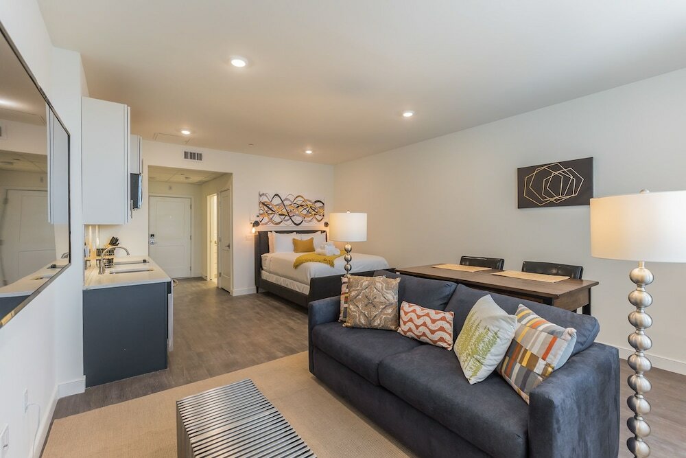 Фото UrHomeInPhilly - 40th & Pine