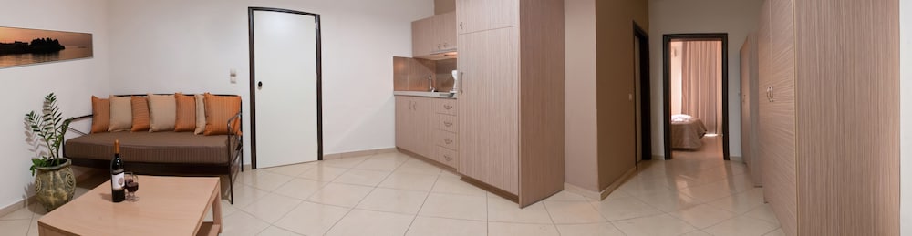 Фото Zorbas Hotel