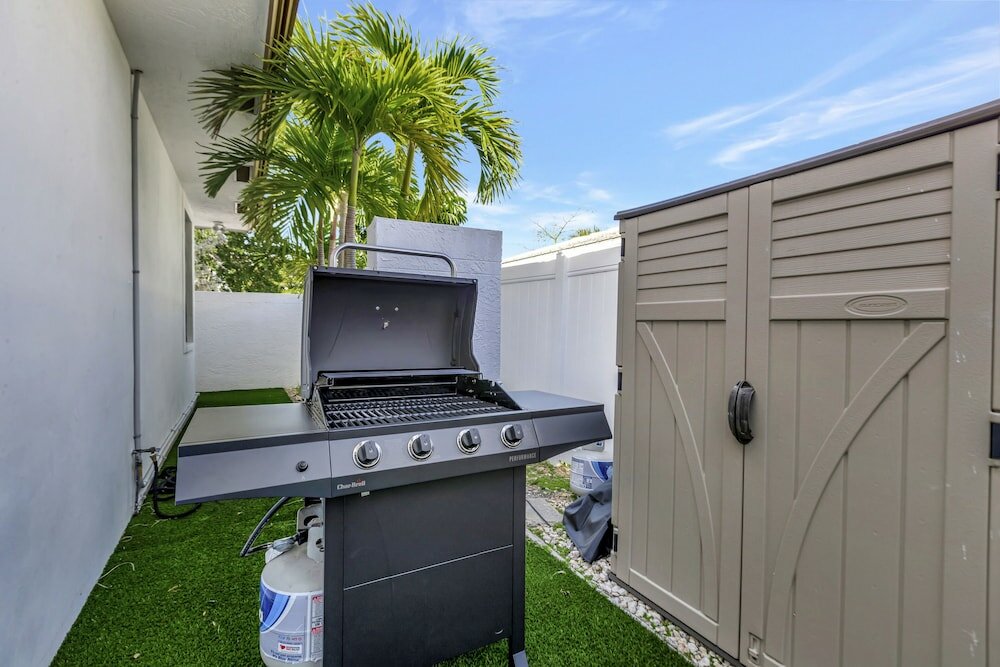 Фото Lynora's Luxe Estate Modern Design