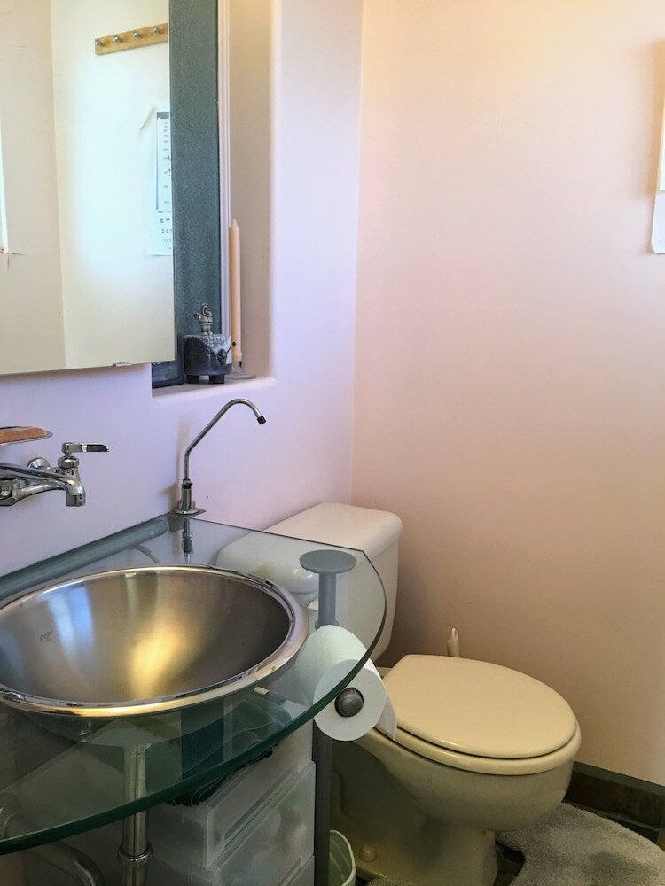 Фото Mediterranean Edmonton BnB