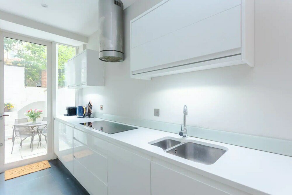 Фото Modern 2 Bedroom Apartment Near Gloucester Road