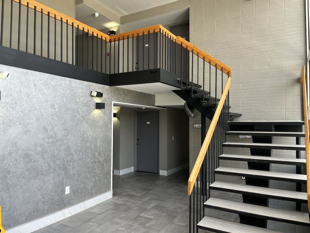 Фото Essence Express Wayne