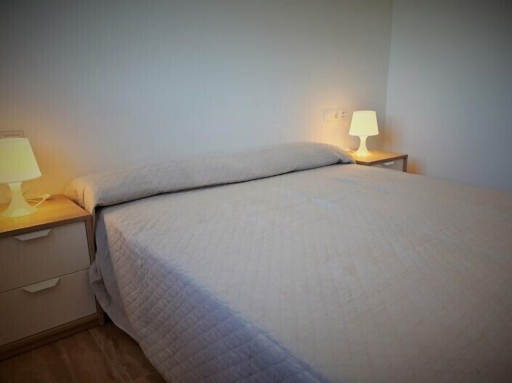 Фото Chalet con piscina y vistas a 10min de la playa de Blanes