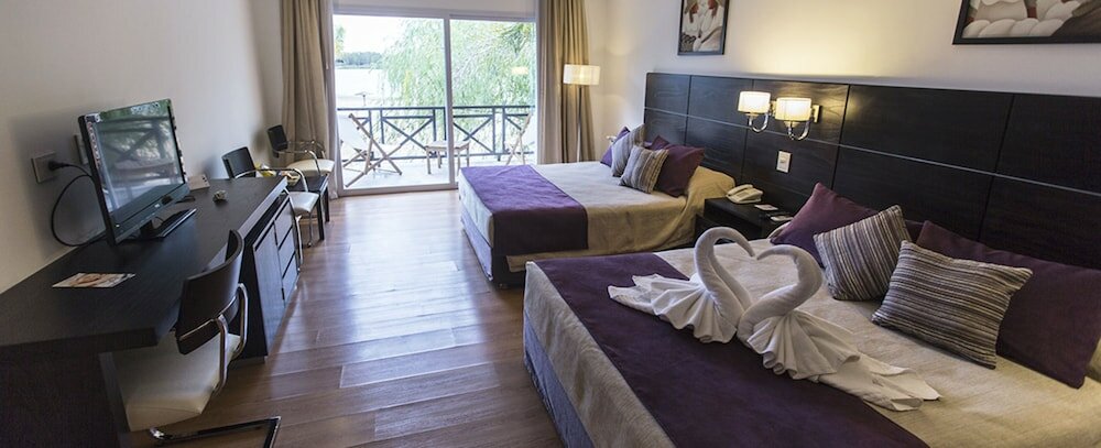 Фото Howard Johnson by Wyndham San Pedro Resort & Marina