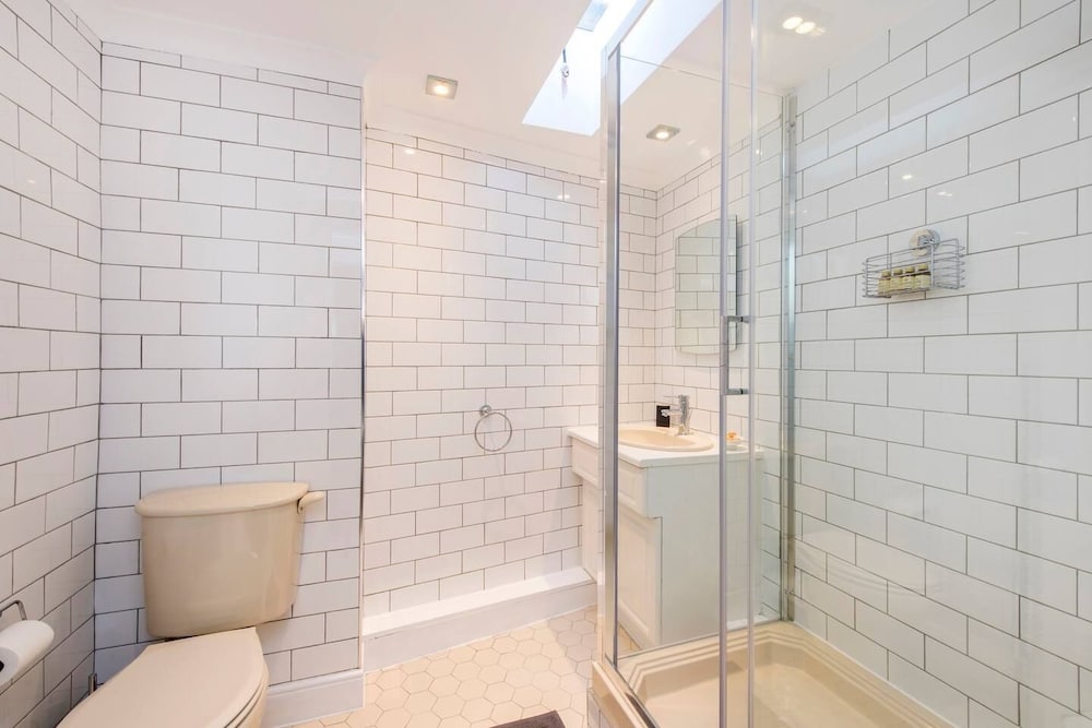 Фото Beautiful 2-bed Flat, Notting Hill