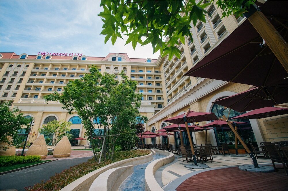 Фото Crowne Plaza Qingdao Oriental Movie Metropolis, an Ihg Hotel