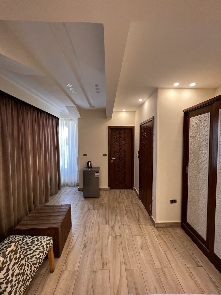 Фото Queen Pyramids View