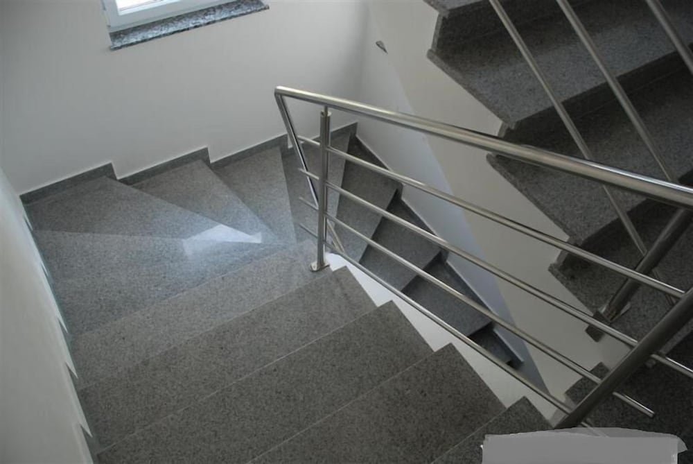 Фото Markle - Swimming Pool and Sunbeds - A6